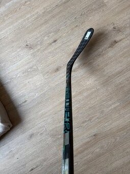 Hokejka Bauer TWITCH, pravá, P92 a P28, flex 70, 77 a 87