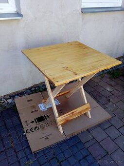 Prodám dřevěný skládací stůl 69,5x71,5cm