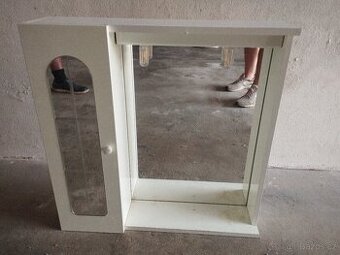 Koupelnová skříňka nad umyvadlo