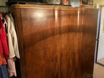 Starožitný nábytek komoda , skříň