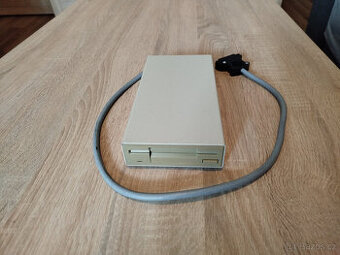 Externí disketová mechanika CHINON pro počítače Amiga