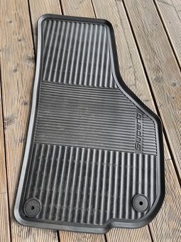 Gumový koberec pro Škodu Superb II