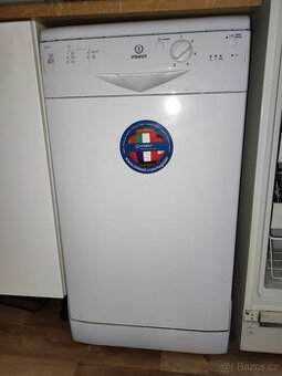 Myčka Indesit DSG051 45cm šířka