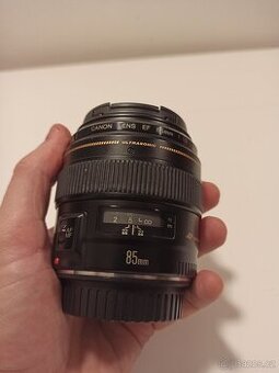 Canon EF 85mm f1.8 USM