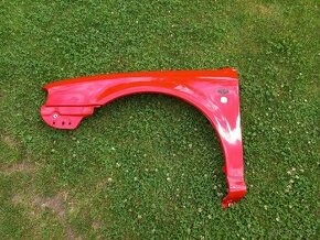 levý blatník škoda octavia 1 červená 8151 Corrida zachovalý