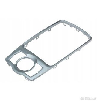 Ramcek MMI panelu na stredovom paneli