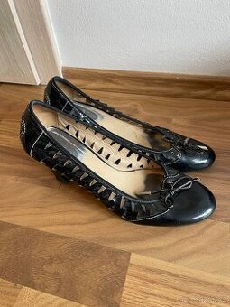 Dámské černé lodičky