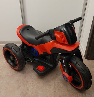 BABY MIX dětská elektrická motorka Police červená
