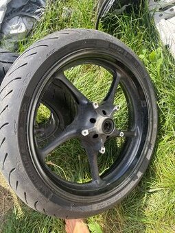 Predni kolo na Yamaha R6 06-16 Fz6 04-10