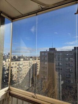 Tvrzené sklo ze zasklení lodžie