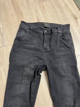Černé džíny 38/40