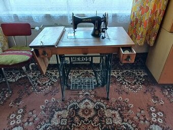 šlapací šicí stroj HEROS