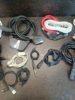 Různé PC a video kabely