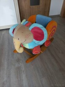Houpací slon NATTOU