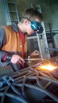 Zámečník / svářeč – mzda 35 000 až 50 000 Kč