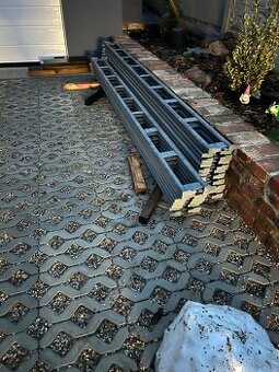 Haki Leseni stojky podelniky pricniky