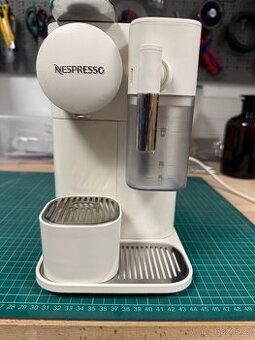 Kapslový kávovar De'Longhi Nespresso Lattissima