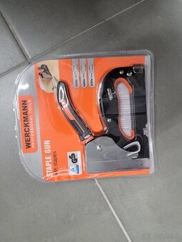 Sponkovačka se sponkami