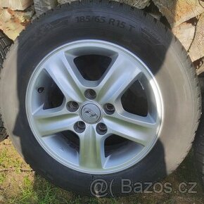 Hyundai i30 hatchback - Kola - Pneu (zimní) 185/65 R15 +disk