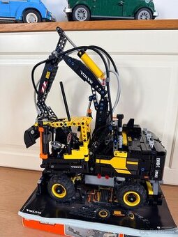 LEGO®Technic Volvo EW160E BAGR+TECHNIC 8293 Motorová sada