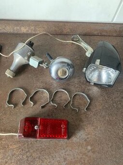 Přední a zadní světlo, dynamo a zvonek na retro kola