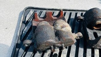 Subaru Forester SF (2001) predni trmeny