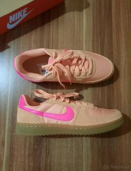Nike field general, v. Eur 38, NOVÉ