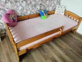 Dětská postel se zábranou, roštem a matrací 180x80