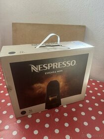 kávovar Nespresso Essenza Mini černý