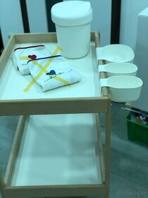 prebalovací dětský pult Ikea Sniglar + úložné koše