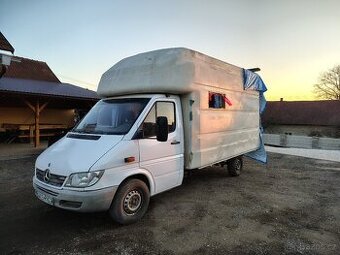 Mercedes Sprinter -obytný vůz