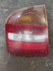 Levé zadní světlo Škoda Octavia.