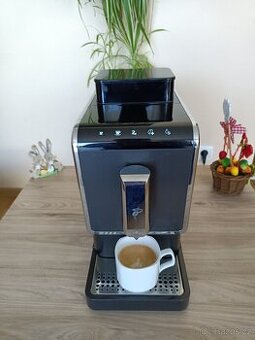 Automatický kávovar-s mlýnkem Tchibo Esperto caffe