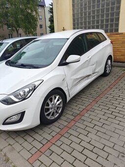 Hyundai i30 kombi havarované 2014