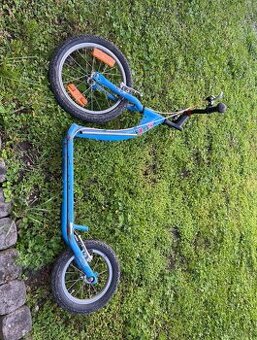 Dětská koloběžka Kostka Scooter