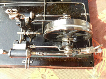 Dvouválcový parní stroj Märklin 41607 z roku 1909 s originál