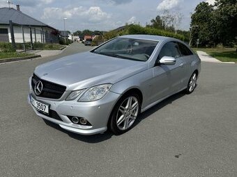 Mercedes-Benz E kupé +Najeto 285TKM+rv.2010