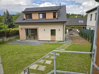 Pronájem rodinného domu 144 m2, 4+kk, pozemek 431 m2, Kladno