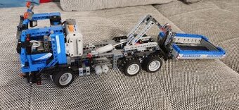 Technic 8052 Nákladní vůz s kontejnerů na baterie