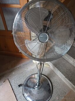 Stojanový ventilátor