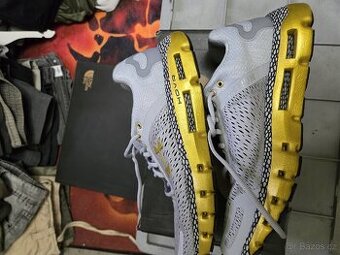 Under Armour HOVR vel .EU 45 UK 10 US 11 cm 29 stav 8/10 , s