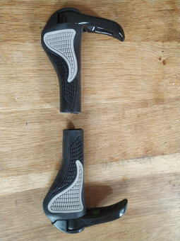 MTB gripy s rohama.