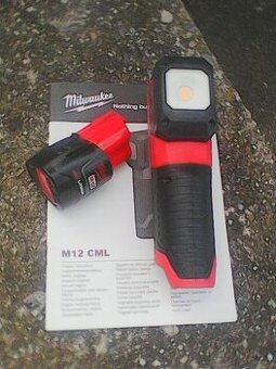 Milwaukee M12 CML-0 Aku světlo + barerie 1,5Ah 1000 lumenu