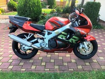 Honda CBR 900RR, SC33, originál lak, plně funkční
