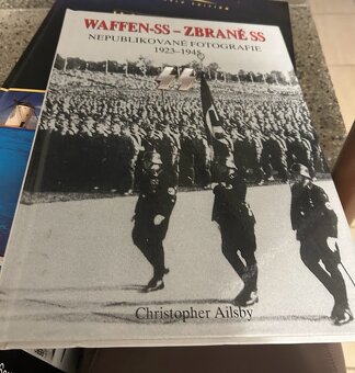 Knižní nabídka, knihy v krásném stavu, ceny v textu