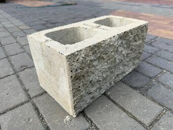 Okrasná tvárnice Bílá jednostranná