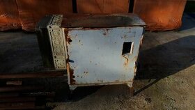 Plechová skříňka