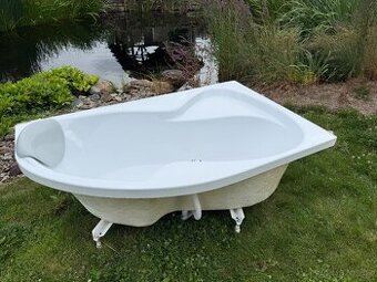 Rohová vana Ravak,  včetně sifonu a nožiček