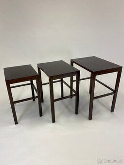 Unikátní hnízdové stolky Halabala - renovace, šelak