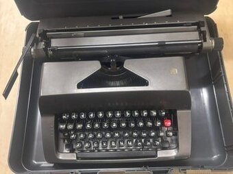 PSACÍ STROJ S KUFŘÍKEM